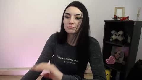 Snapshot of m_i_k_i_ chatting on February 16, 2026, 12:23 pm m_i_k_i_ online show from February 16, 2026, 12:23 pm