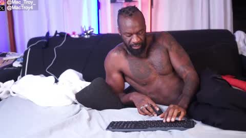 Mac Troy online show from September 13, 2025, 6:18 pm