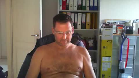 macfly67 online show from April 1, 2026, 5:43 pm