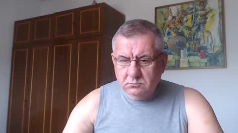 Macho online show from September 24, 2025, 1:03 pm