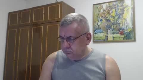 Macho online show from September 25, 2025, 4:43 pm