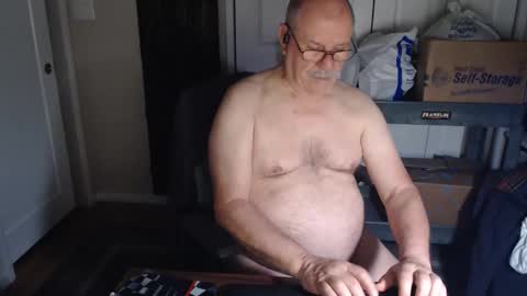 Snapshot of mackb1950 chatting on May 13, 2026, 8:01 am MackB1950 online show from May 13, 2026, 8:01 am