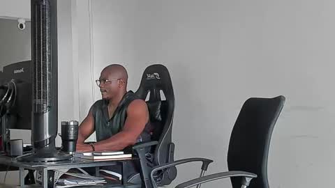 Snapshot of mackbig_dick2 chatting on September 27, 2025, 7:08 pm MACKBIG DICK im a damn dominant I like ATMs INSTAGRAM Edwinaragonc online show from September 27, 2025, 7:08 pm