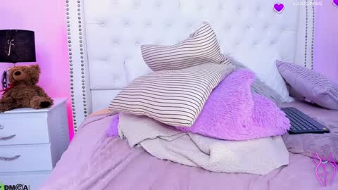 Snapshot of mackenzie_17 chatting on January 23, 2025, 5:24 am Mackenzie online show from January 23, 2025, 5:24 am