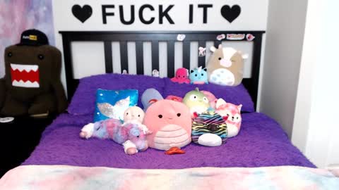 Mackenzie Wolfe online show from September 22, 2025, 6:26 am