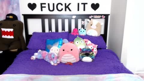 Mackenzie Wolfe online show from September 23, 2025, 6:16 am