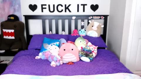 Mackenzie Wolfe online show from September 29, 2025, 6:29 am