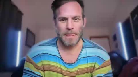 MackinCaliAllDay online show from October 19, 2025, 8:37 am