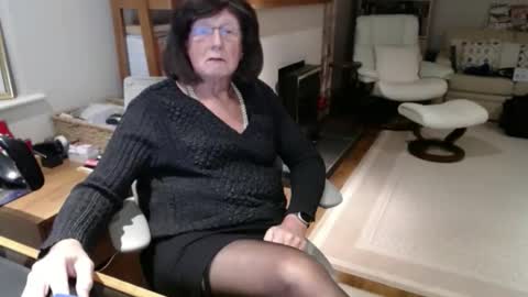 Snapshot of maclan7 chatting on November 22, 2025, 4:28 pm Deanne online show from November 22, 2025, 4:28 pm