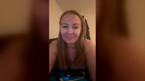 Snapshot of madaluna2020 chatting on February 27, 2026, 9:04 pm Madaluna online show from February 27, 2026, 9:04 pm