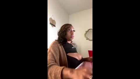 madam_glam online show from February 11, 2026, 2:33 pm