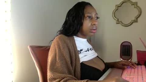 Snapshot of madam_glam chatting on April 21, 2026, 4:12 pm madam_glam online show from April 21, 2026, 4:12 pm