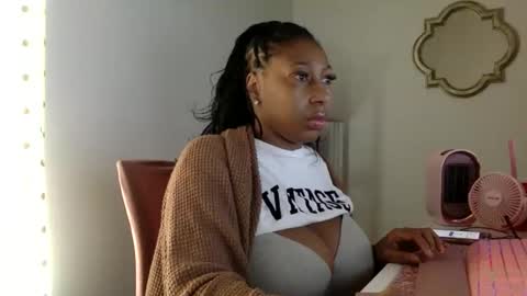 Snapshot of madam_glam chatting on April 29, 2026, 4:22 pm madam_glam online show from April 29, 2026, 4:22 pm