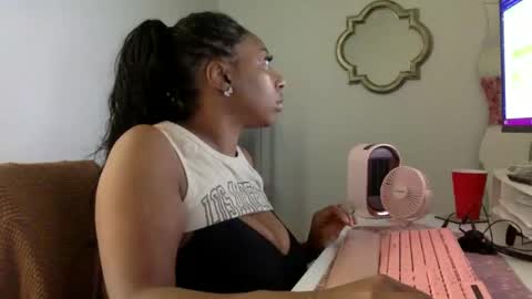 Snapshot of madam_glam chatting on May 19, 2026, 3:51 pm madam_glam online show from May 19, 2026, 3:51 pm