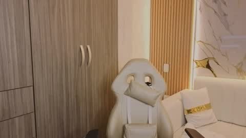 Madam Hott  online show from October 20, 2025, 3:40 am