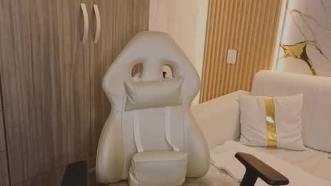 Madam Hott  online show from October 23, 2025, 3:50 am