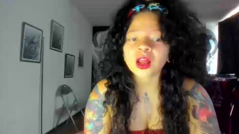 Snapshot of madam_sativa chatting on November 4, 2025, 3:11 pm di online show from November 4, 2025, 3:11 pm