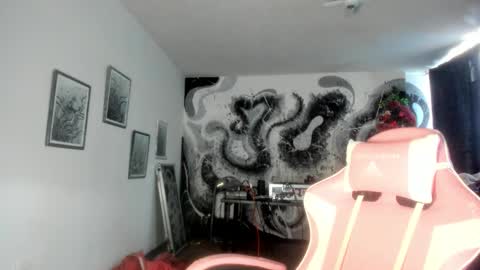 Snapshot of madam_sativa chatting on December 1, 2025, 2:55 pm di online show from December 1, 2025, 2:55 pm