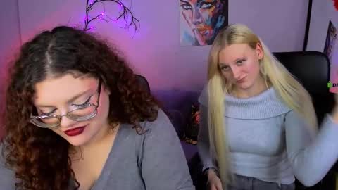 Snapshot of madam_ulis chatting on November 25, 2025, 1:44 pm Ulis online show from November 25, 2025, 1:44 pm