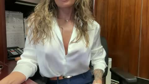 Snapshot of madame_andi chatting on June 17, 2026, 11:45 am madame_andi online show from June 17, 2026, 11:45 am