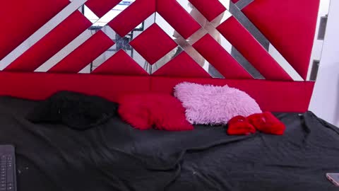 Snapshot of madame_channel chatting on April 15, 2026, 7:10 pm madame_channel online show from April 15, 2026, 7:10 pm