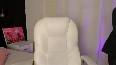  madame lilith  online show from January 17, 2025, 11:27 am