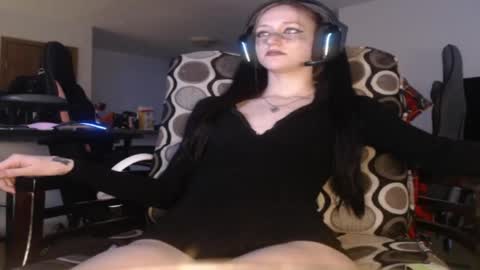 Snapshot of madamebubs chatting on April 4, 2026, 10:18 pm Madame Bubs online show from April 4, 2026, 10:18 pm