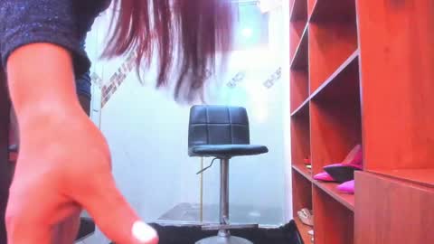 Snapshot of madameheels_ chatting on February 19, 2025, 11:28 am Madame Carla online show from February 19, 2025, 11:28 am