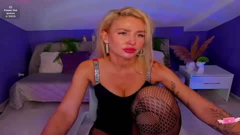 Evelyn online show from November 23, 2025, 7:08 am