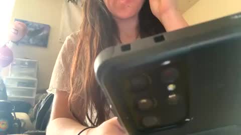 SummerPeach online show from December 4, 2024, 5:11 pm