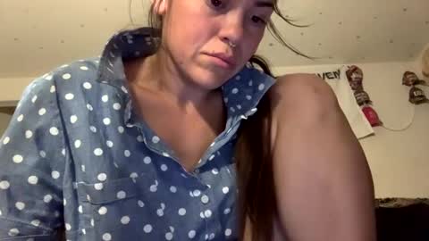 SummerPeach online show from December 23, 2024, 1:40 am