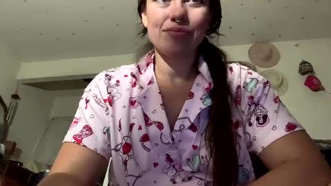 SummerPeach online show from January 4, 2025, 2:56 am