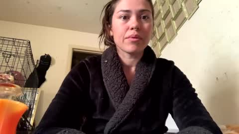 SummerPeach online show from January 11, 2025, 5:40 pm