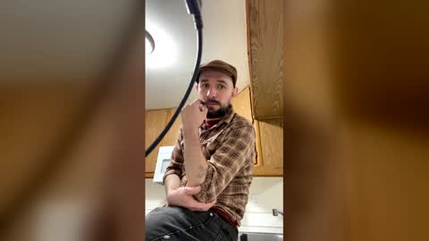 Snapshot of madbanjo chatting on April 18, 2026, 10:54 pm madbanjo online show from April 18, 2026, 10:54 pm