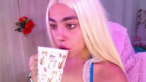 maddiie and clyde online show from October 5, 2025, 2:04 pm