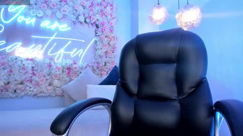 Maddison online show from November 13, 2025, 4:33 am