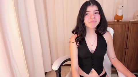 Maddy Please help me with your thumbs up its important online show from January 18, 2025, 12:02 am