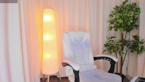 Maddy Please help me with your thumbs up its important online show from February 27, 2025, 4:20 am