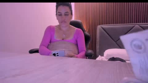 Snapshot of maddy_bythesea chatting on May 21, 2026, 5:31 pm M A D D Y online show from May 21, 2026, 5:31 pm