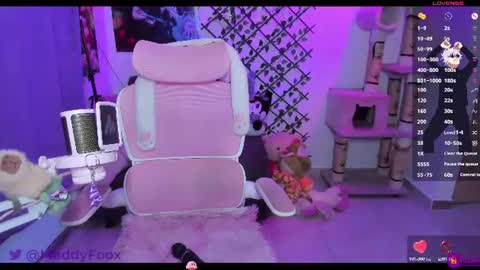 Snapshot of maddyfoox chatting on June 19, 2026, 11:19 pm Maddy Foox online show from June 19, 2026, 11:19 pm