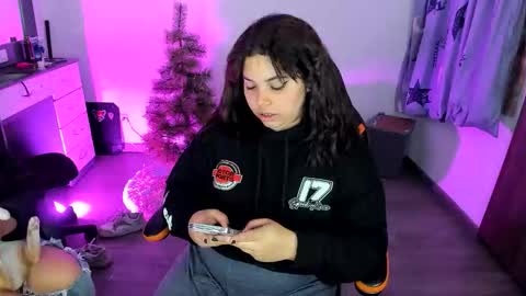 Snapshot of madelaine_taylor chatting on February 18, 2026, 1:23 am madelaine_taylor online show from February 18, 2026, 1:23 am