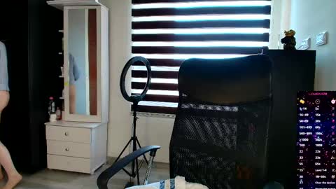 madelamee online show from June 3, 2026, 9:42 pm