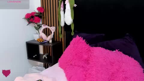 Madelin Clerk online show from December 2, 2024, 8:00 pm