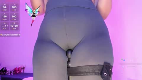 Madisson Smith  online show from November 24, 2025, 4:12 am