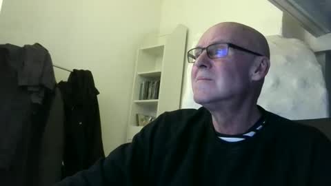 Snapshot of madio1187940 chatting on December 23, 2025, 1:58 am madio1187940 online show from December 23, 2025, 1:58 am