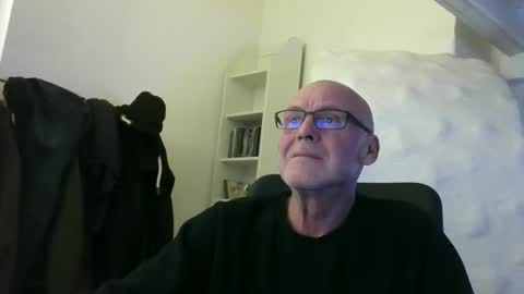 Snapshot of madio1187940 chatting on January 6, 2026, 2:43 pm madio1187940 online show from January 6, 2026, 2:43 pm