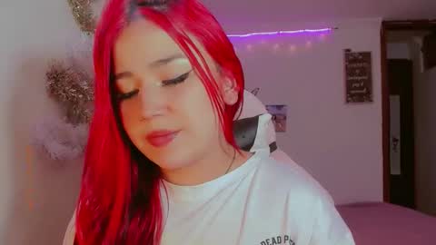 Snapshot of madison_x17 chatting on December 17, 2025, 9:32 pm madso x17 online show from December 17, 2025, 9:32 pm