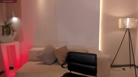 Maddi Collins online show from November 5, 2025, 7:25 pm