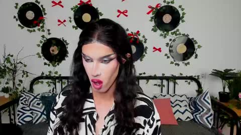 madisonesprit online show from April 19, 2026, 3:06 am