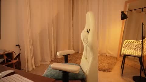 madisonlara online show from March 25, 2026, 4:57 pm